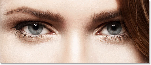 Both eyes now have the radial blur effect applied to them.  Image © 2014 Photoshop Essentials.com.