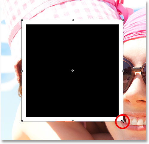 Resizing the white shape to add the border. Image © 2014 Photoshop Essentials.com